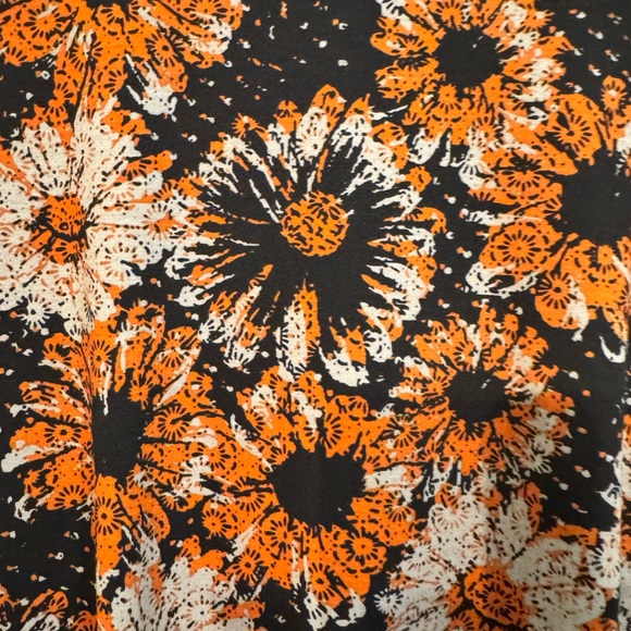 LuLaRoe‎ Classic T - Picture 4 of 9